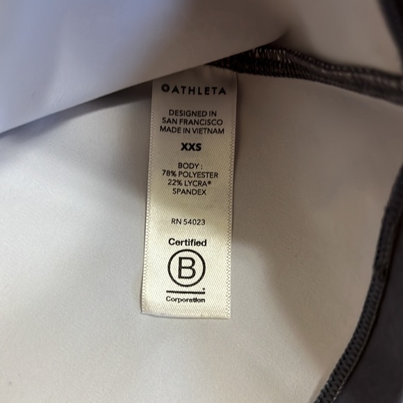 Like New Athleta size XXS crop tank. Razor back, crop, no shelf bra. - Picture 2 of 3